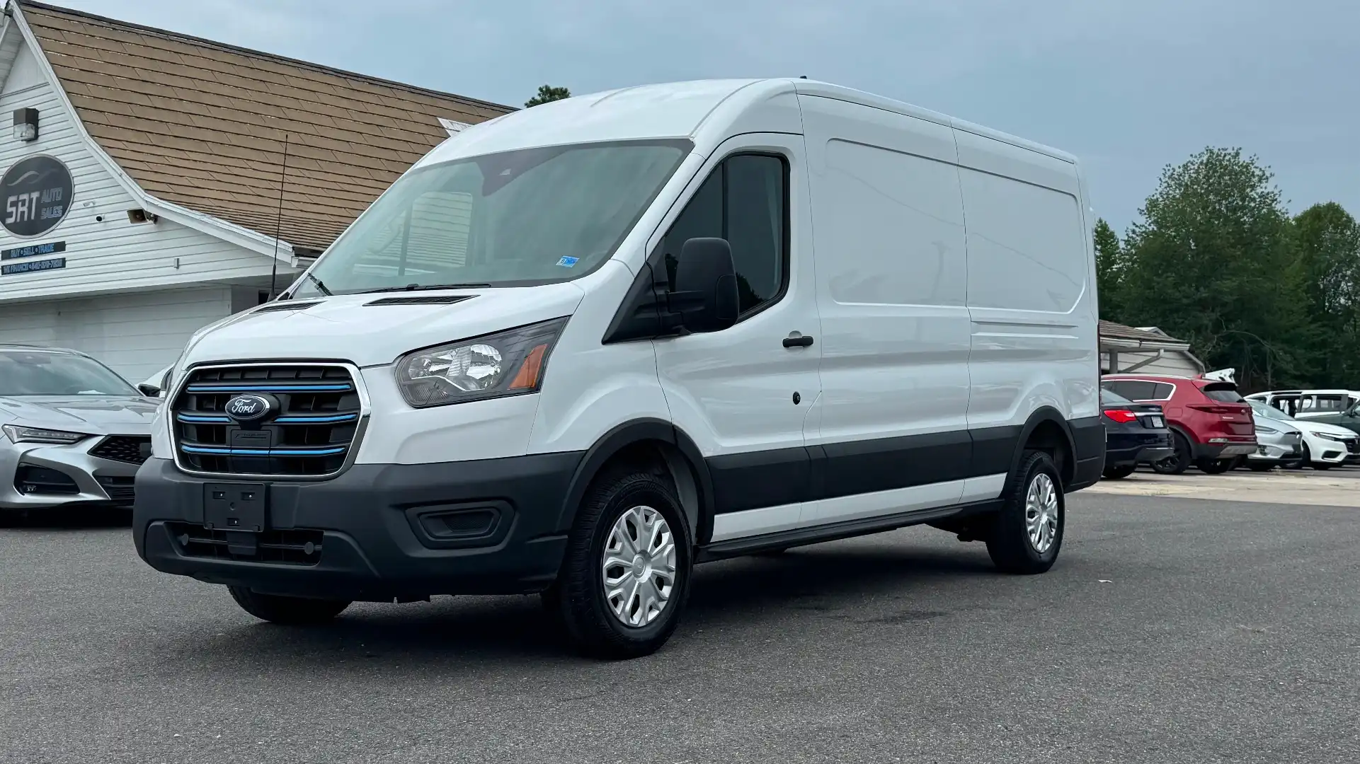2023 Ford E-Transit BEV 350 Med Roof 148 WB's photo
