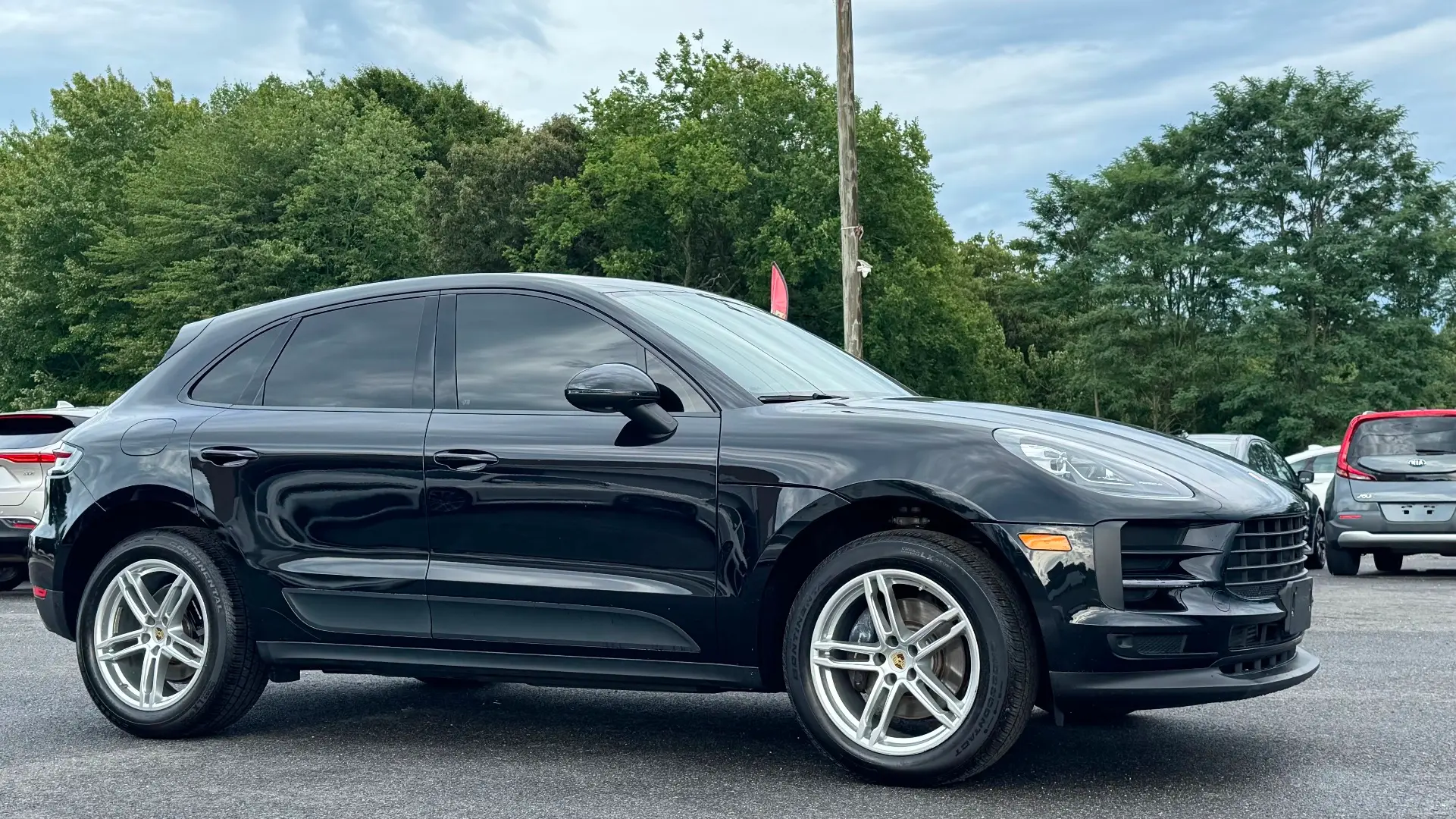 2020 Porsche Macan Base photo 3