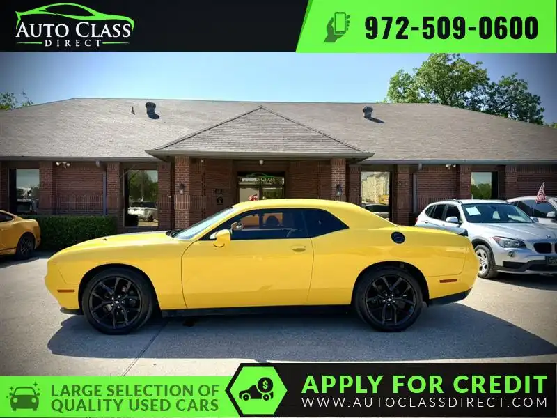 2019 Dodge Challenger SXT Auto's photo