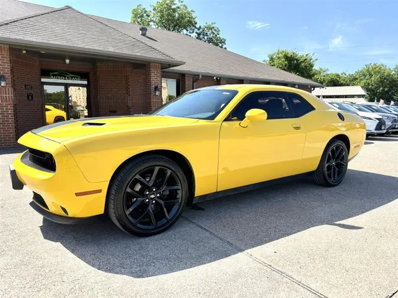 2019 Dodge Challenger SXT Auto photo 3