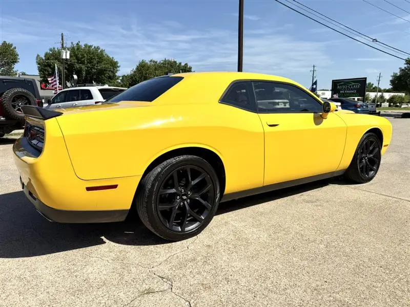 2019 Dodge Challenger SXT Auto photo 4