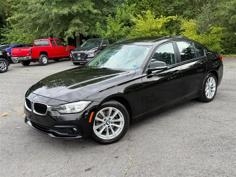 2017 BMW 3 Series 320i xDrive Sedan's photo