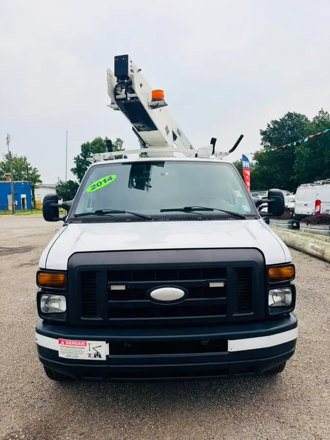 2014 Ford E-Series E-350 Super Duty photo 1