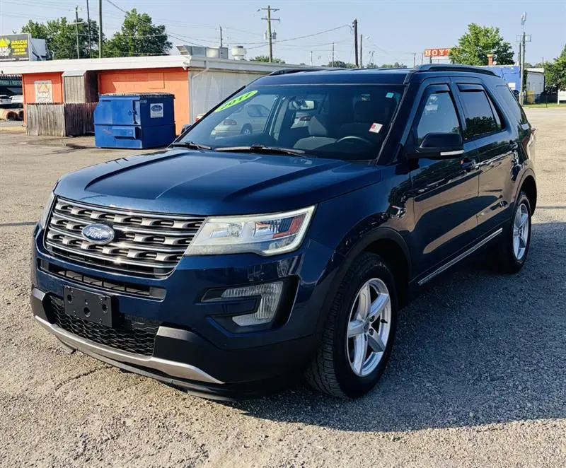 2017 Ford Explorer XLT 4WD photo 3