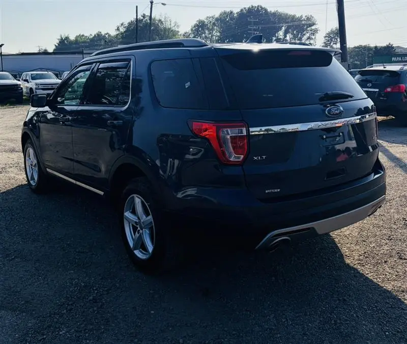 2017 Ford Explorer XLT 4WD photo 5