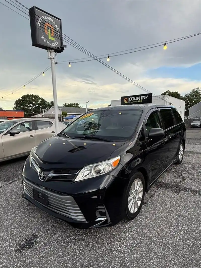 2018 Toyota Sienna L V6 7-Passenger's photo