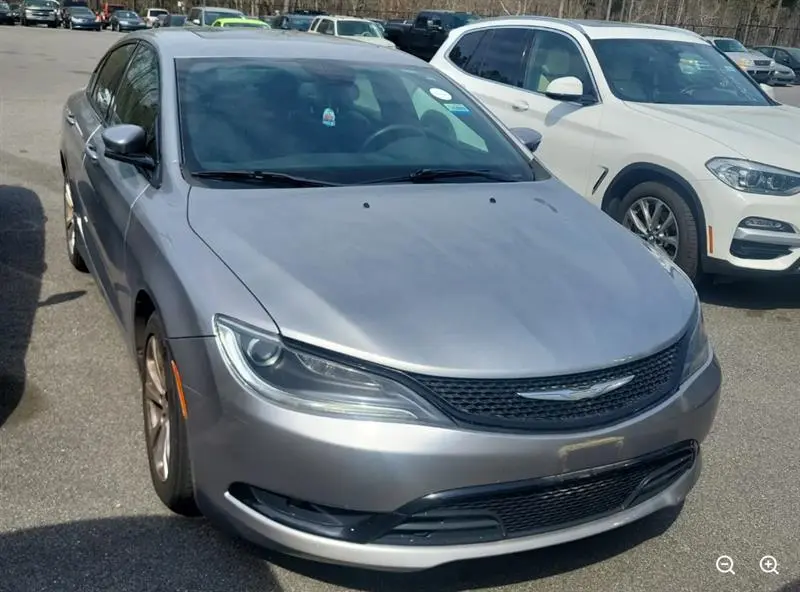 2015 Chrysler 200 S photo 5