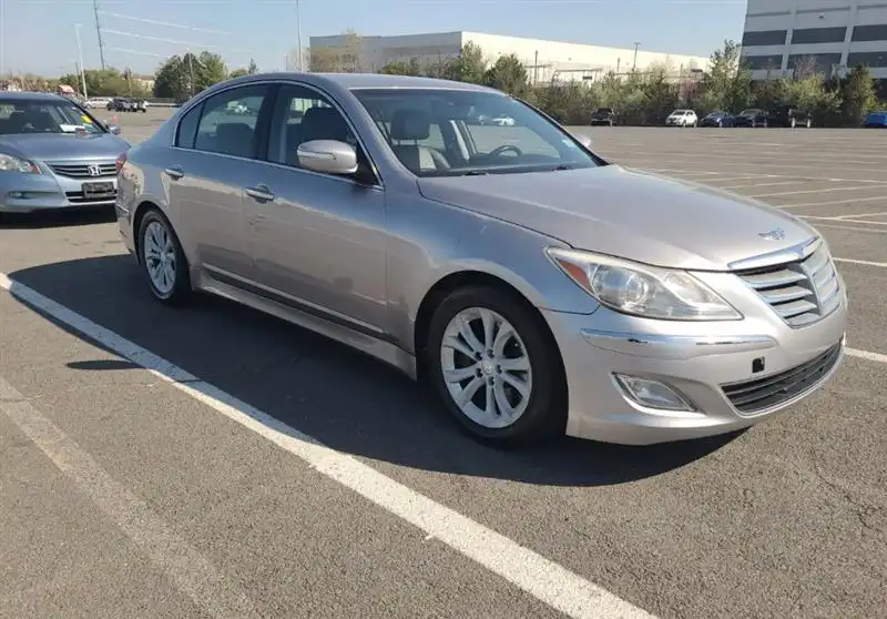 2013 Hyundai Genesis 3.8's photo