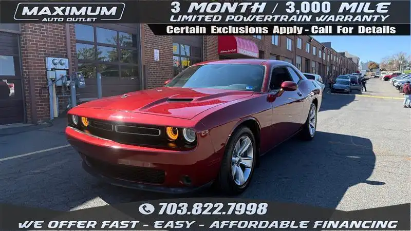 2017 Dodge Challenger SXT's photo