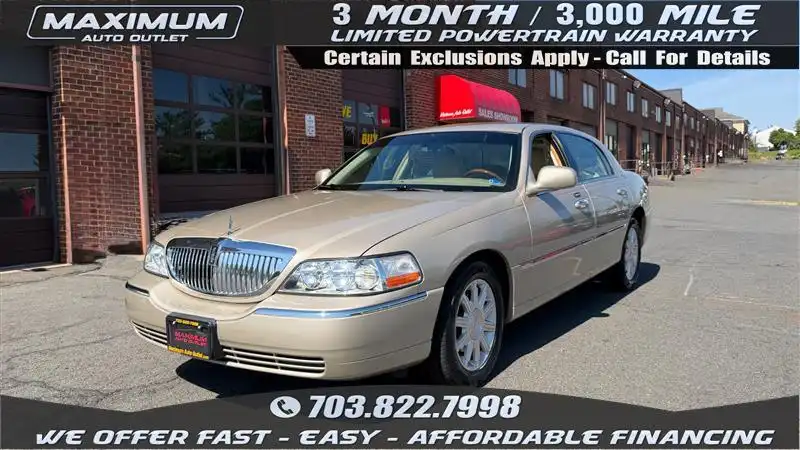 2011 Lincoln Town Car Signature Limited's photo