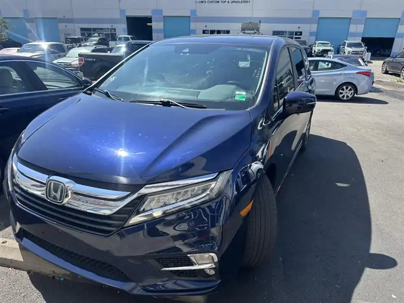 2018 Honda Odyssey Touring's photo
