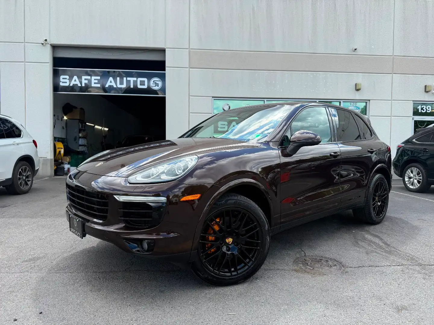 2017 Porsche Cayenne Platinum Edition's photo