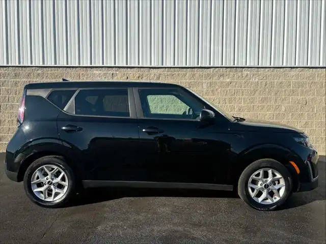 2023 Kia Soul 2.0L LX IVT's photo