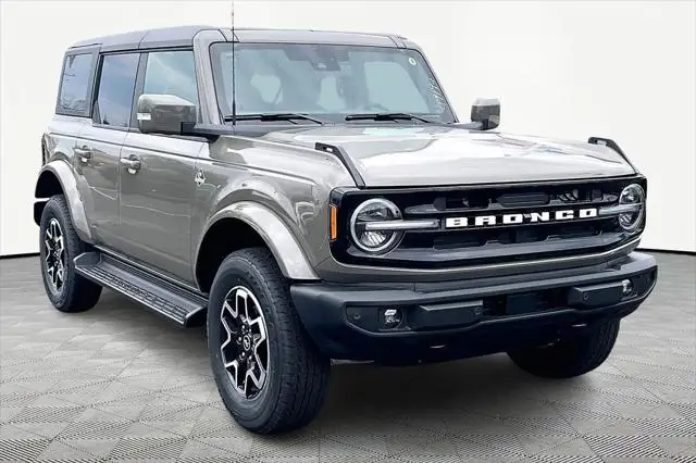 2025 Ford Bronco Outer Banks 4x4 photo 1