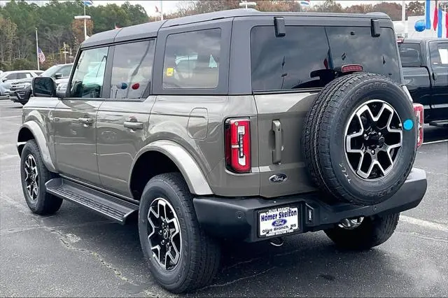 2025 Ford Bronco Outer Banks 4x4 photo 3