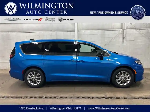 2026 Chrysler Pacifica Limited's photo