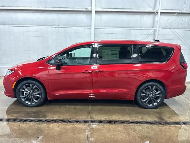 2026 Chrysler Pacifica Select photo 4