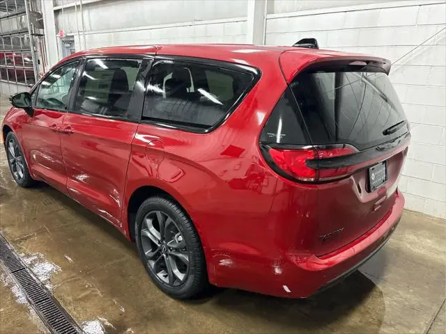 2026 Chrysler Pacifica Select photo 5