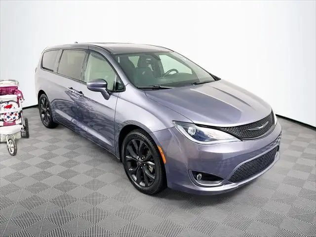 2019 Chrysler Pacifica Touring Plus photo 1