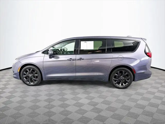 2019 Chrysler Pacifica Touring Plus photo 4
