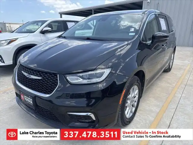 2023 Chrysler Pacifica Touring L's photo