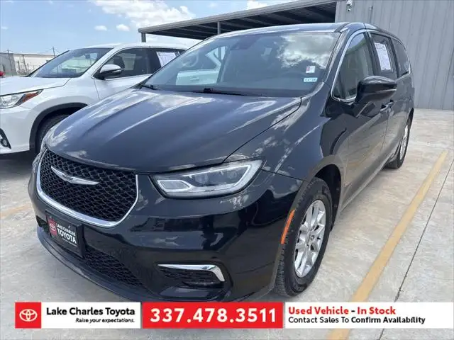 2023 Chrysler Pacifica Touring L's photo