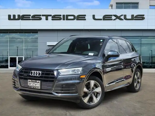 2020 Audi Q5 45 Titanium quattro S tronic Premium's photo