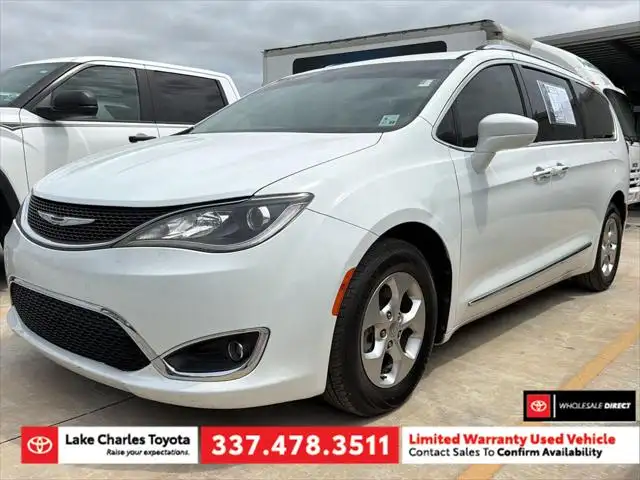 2017 Chrysler Pacifica Touring L Plus's photo