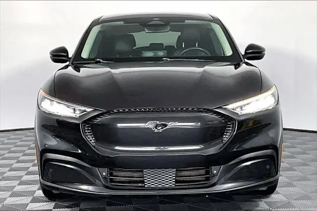 2022 Ford Mustang-Mach-e Select photo 3