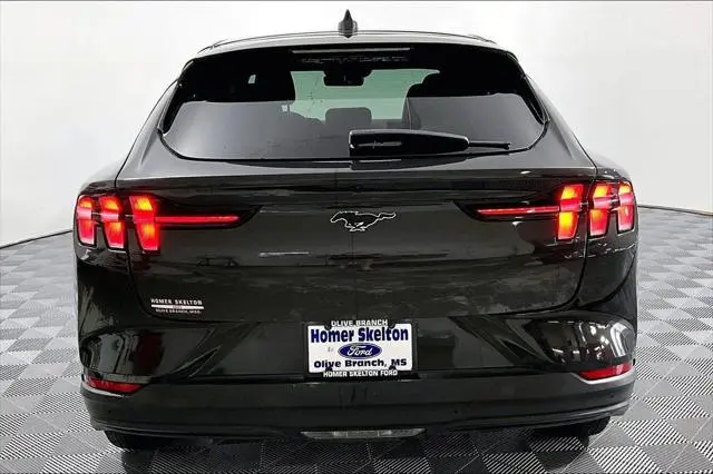 2022 Ford Mustang-Mach-e Select photo 4