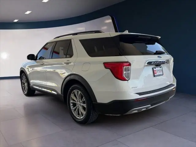2021 Ford Explorer XLT RWD photo 3