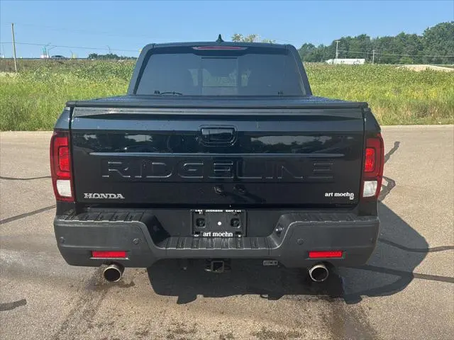 2024 Honda Ridgeline Black Edition photo 4