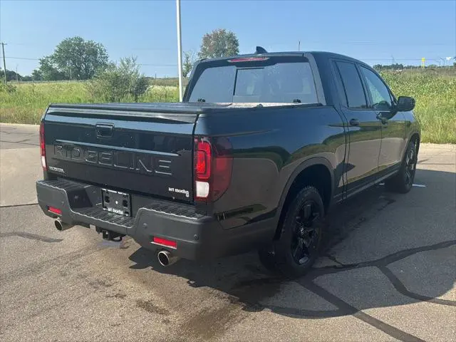 2024 Honda Ridgeline Black Edition photo 5