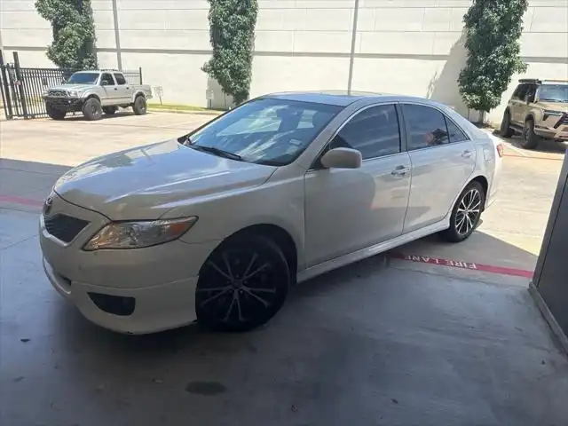 2011 Toyota Camry 2.5 Auto SE's photo