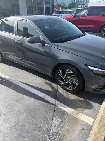 2025 Hyundai Elantra 2.0 SEL Convenience IVT's photo