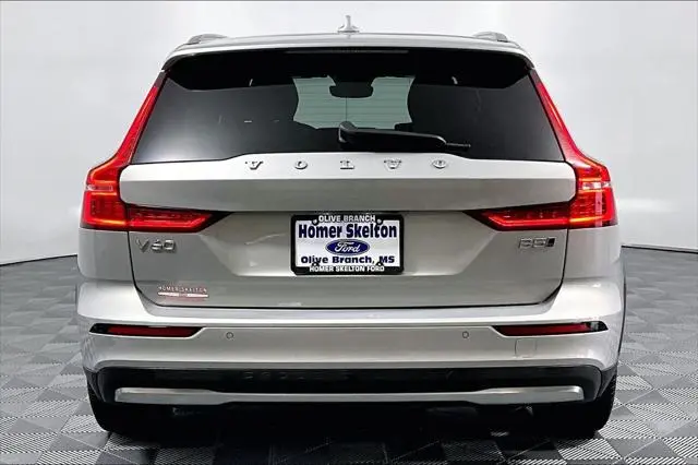 2025 Volvo V60 Cross Country B5 Plus AWD photo 4