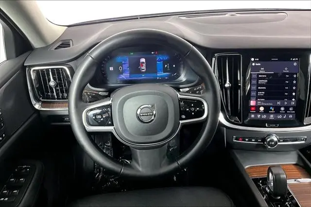 2025 Volvo V60 Cross Country B5 Plus AWD photo 5
