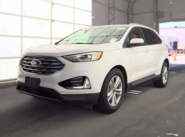 2020 Ford Edge SEL photo 3