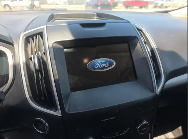 2020 Ford Edge SEL photo 5