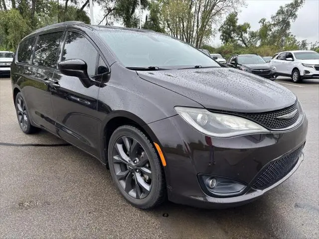2018 Chrysler Pacifica Touring L photo 5