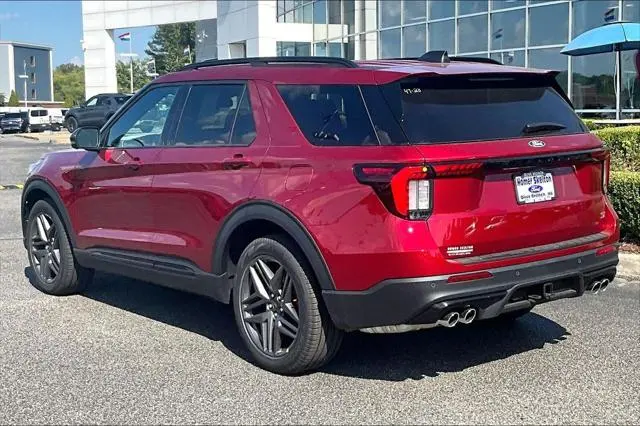 2027 Ford Explorer ST 4WD photo 3