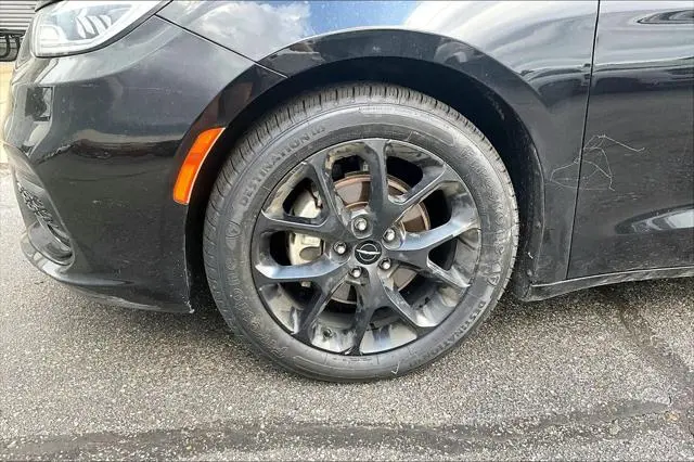 2025 Chrysler Pacifica Limited photo 4