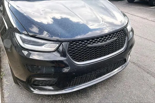 2025 Chrysler Pacifica Limited photo 5