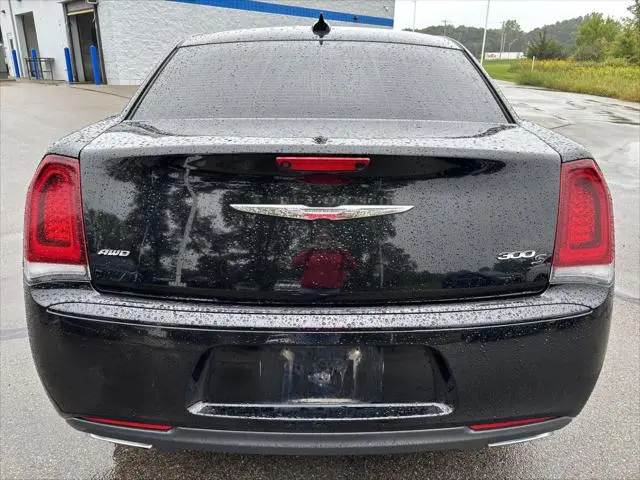 2016 Chrysler 300 S AWD photo 4