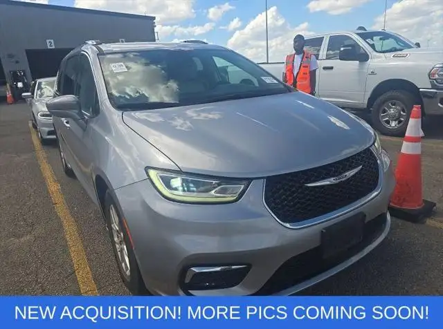 2021 Chrysler Pacifica Touring L's photo