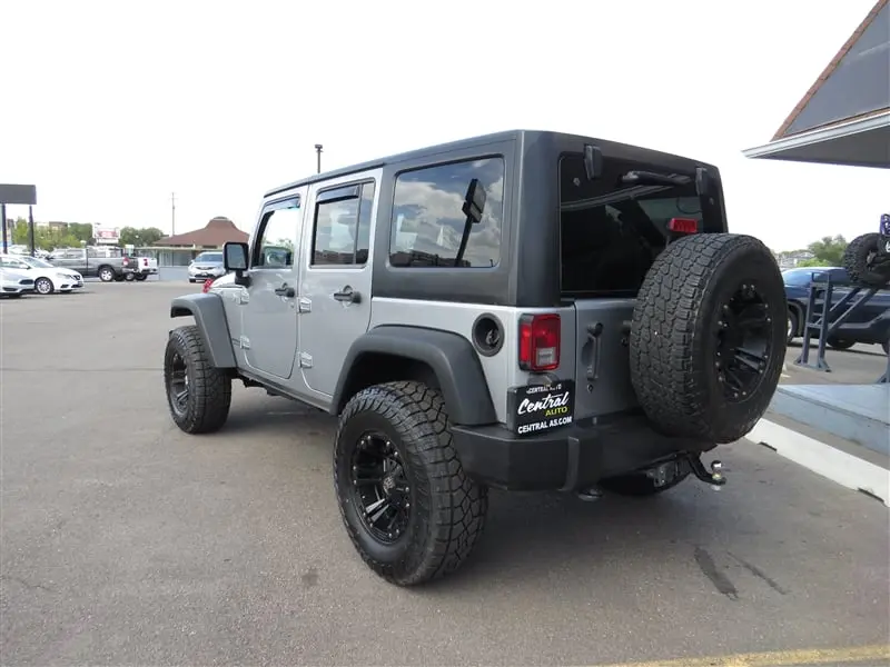 2016 Jeep Wrangler Rubicon photo 3
