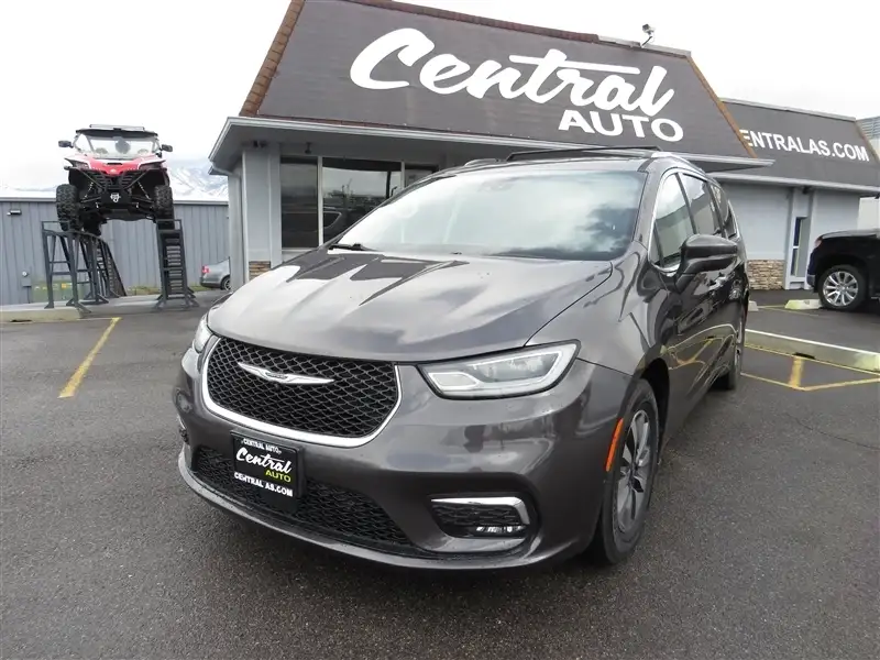 2021 Chrysler Pacifica Touring L's photo