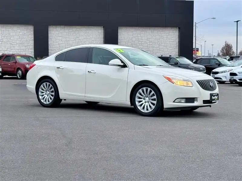2012 Buick Regal Premium 1's photo