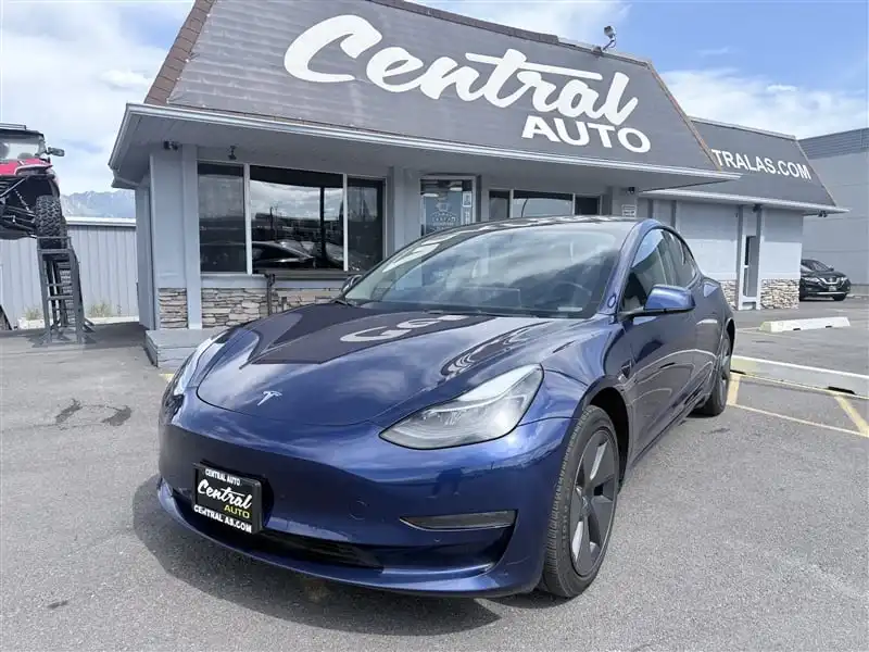 2022 Tesla Model 3 Standard Range Plus's photo