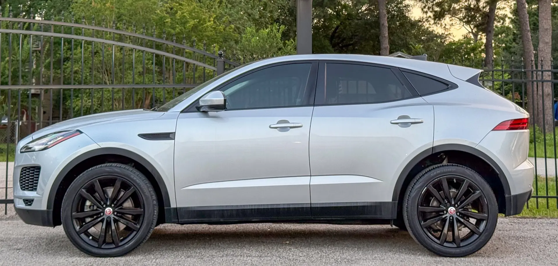 2020 Jaguar E-PACE P250 photo 3